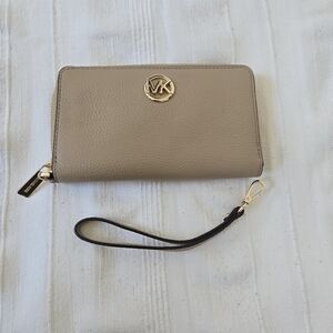 MICHAEL Michael Kors Fulton Pebble Leather Multifunction Wristlet Wallet Blossom